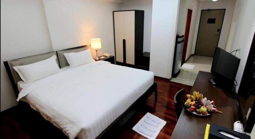 Hotel Myanmar Life
