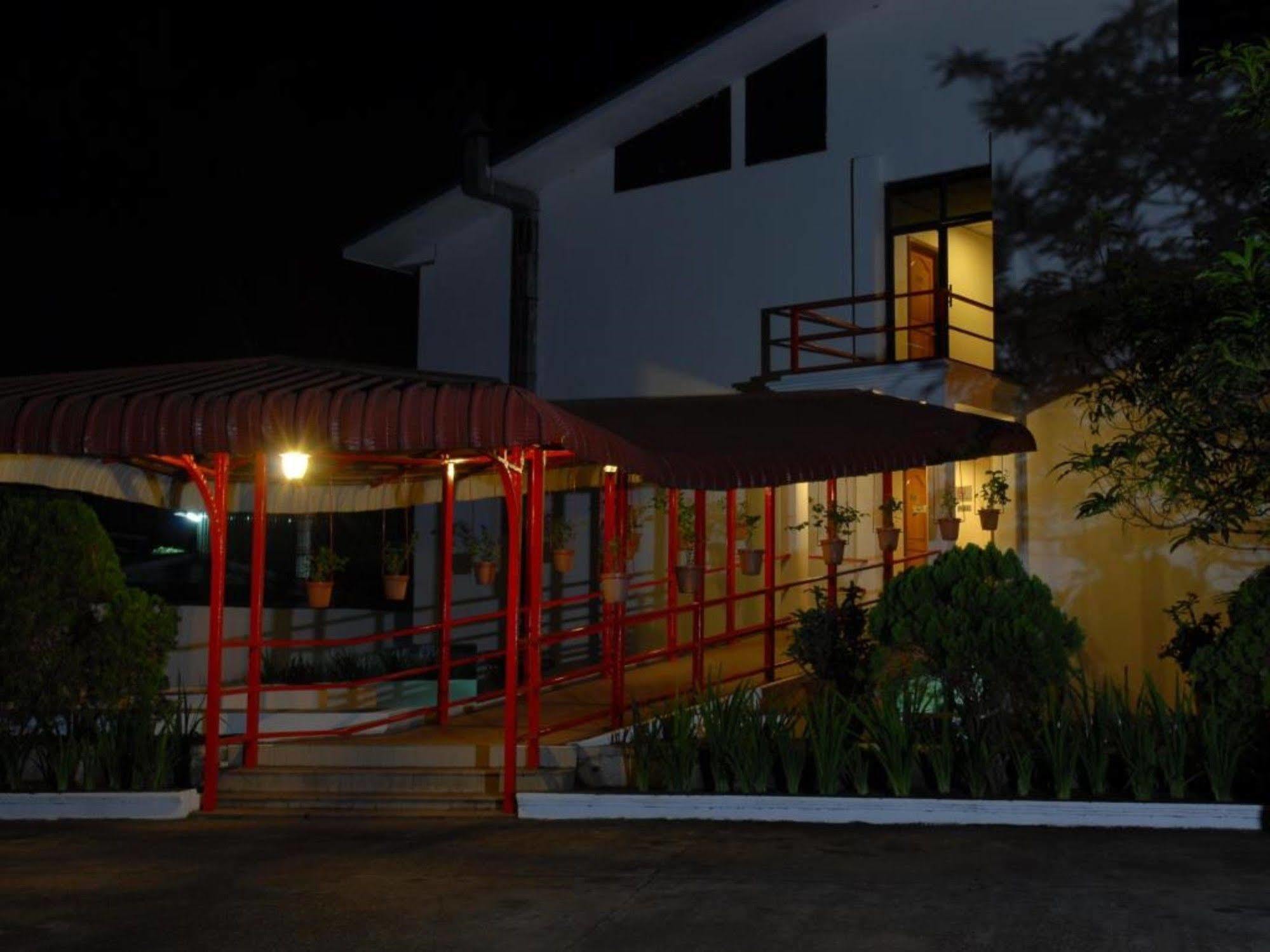 Hotel Myanmar Life