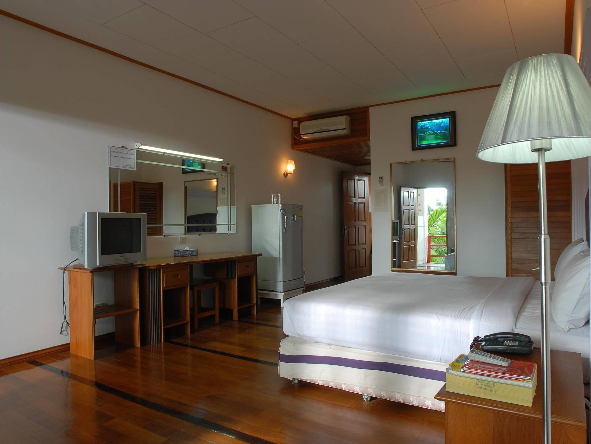 Hotel Myanmar Life