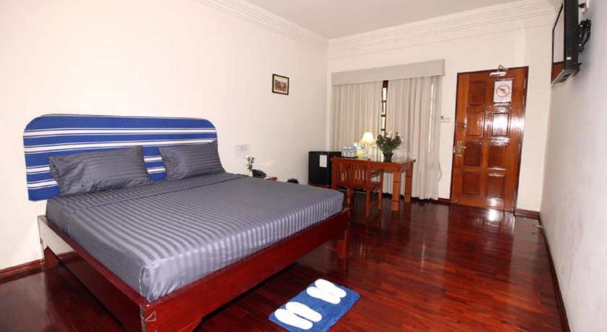Myanmar Life Hotel