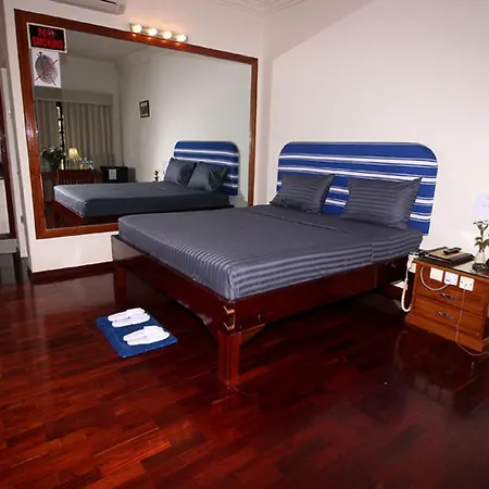 Myanmar Life Hotel Янгон Экстерьер фото