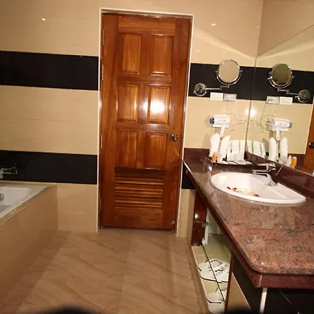 Myanmar Life Hotel Янгон Экстерьер фото